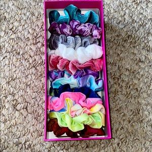 12 hair scrunches